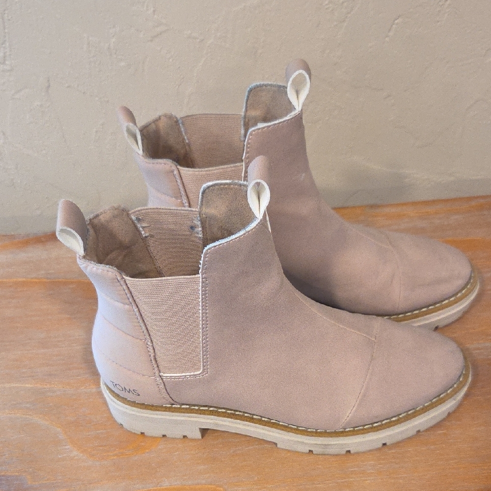 TOMS Taupe Suede Chelsea Ankle Boots Women's Lug Sole Booties Size 6.5